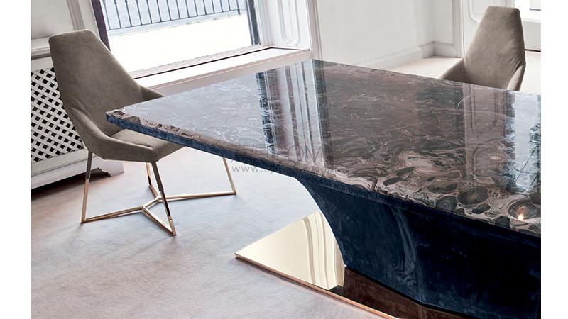 Omotesando 长餐桌