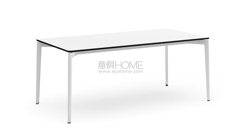 Stromborg Table - 72 x 36 户外餐桌