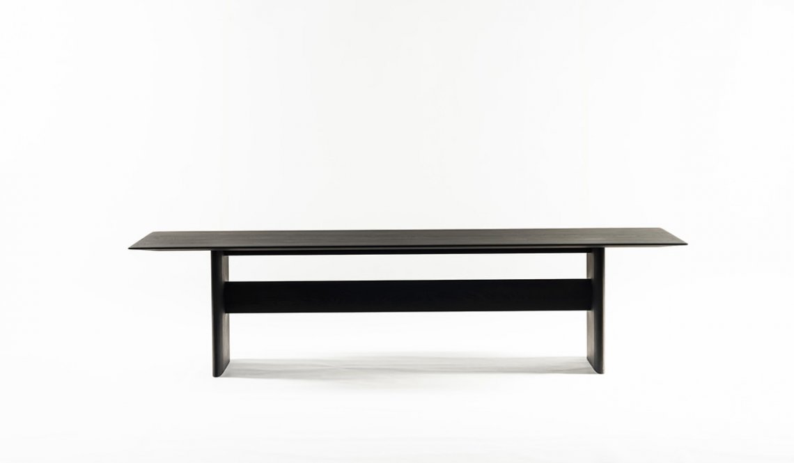 Sea of Tranquillity长餐桌