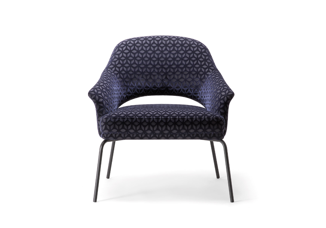 TIROLOWINGS LOUNGE CHAIR WITH METAL BASE O76 PL休闲椅